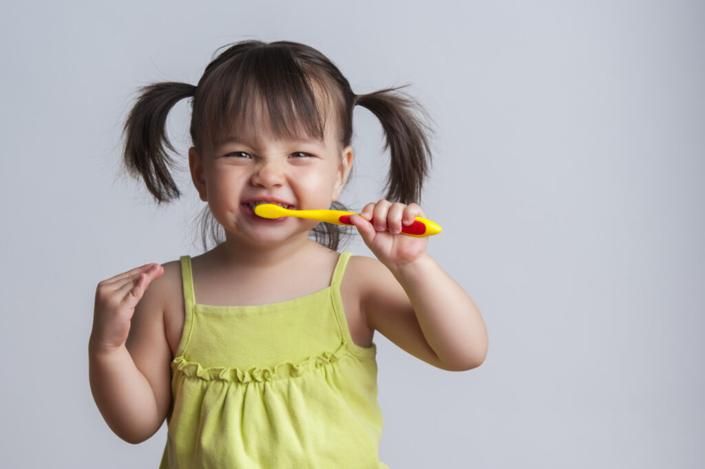 راه‌هایی برای آموزش کودکان به مسواک زدن و پیشگیری از مشکلات دندانی